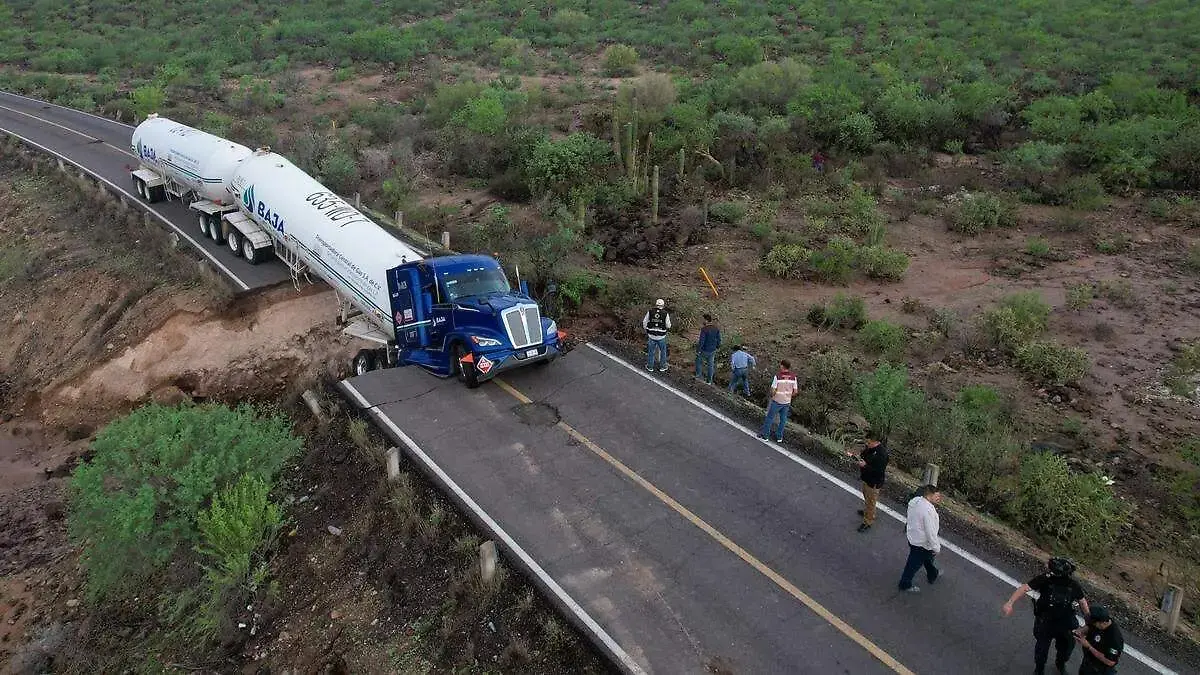 san-ignacio-road-obstructed