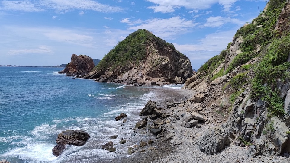 The bay of Barra de Navidad in Jalisco is surrounded by rocks and small mountains.