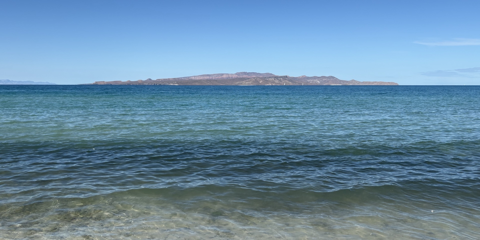 With the year ending, temperatures are droppping. I visited Playa Tecolote one last time.